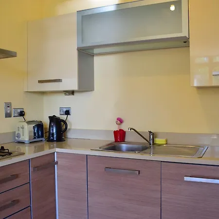 Spacious 3 Bedroom *