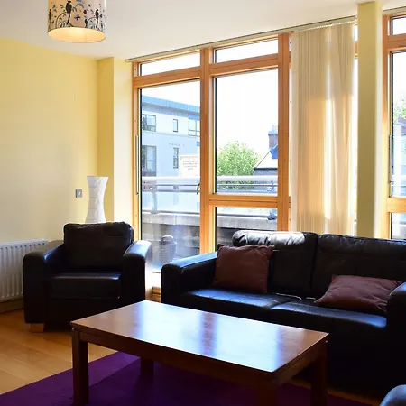 Spacious 3 Bedroom Apartment *