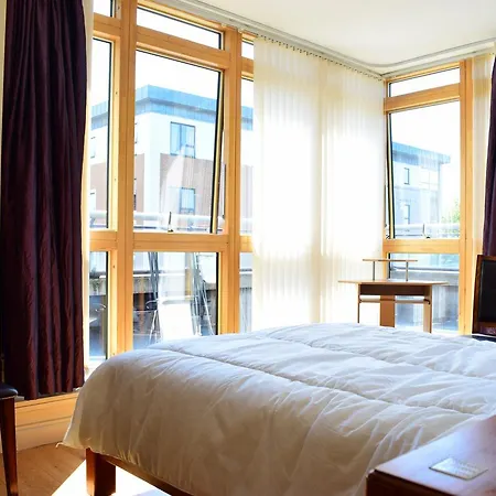 Spacious 3 Bedroom Апартаменты *